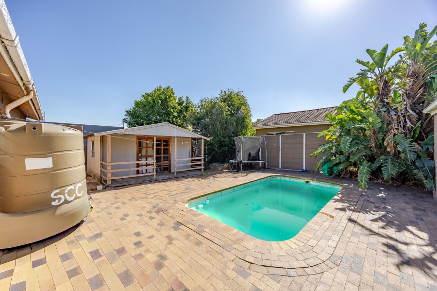 5 Bedroom Property for Sale in Bothasig Western Cape